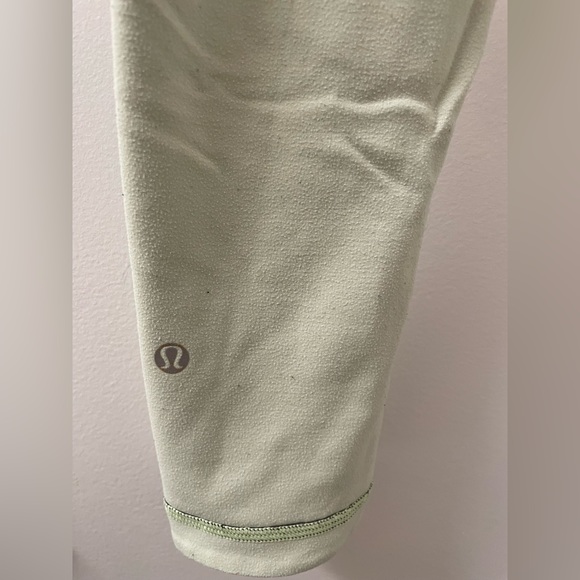 Lululemon reversible black/green cropped leggings with waistband pocket - Size 4 - Picture 8 of 12
